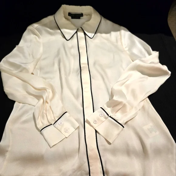 Alice & Olivia XS Cream Silk Blouse with Black Silk Piping & Hidden Buttons - Picture 4 of 6